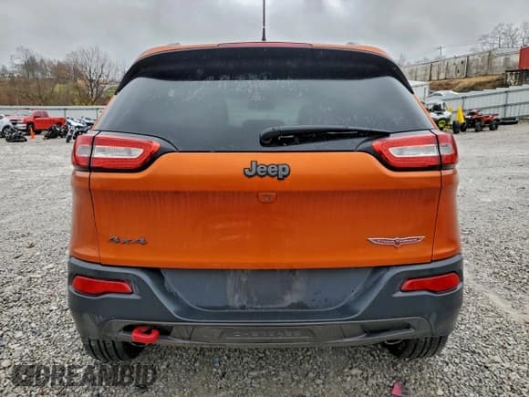 ✅ 2015 Jeep Cherokee Trailhawk • VIN: 1C4PJMBSXFW604095 • Lot: 94492305. Listed on Copart with 191,186 mi. Free auction sales archive from the USA and detailed vehicle history report at DreamBid. Image 6.
