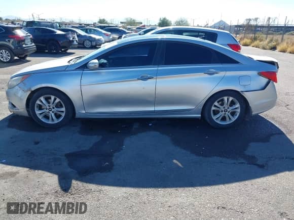 2012 Hyundai Sonata SE with VIN 5NPEC4AC1CH331366, listed as a IAAI auction lot 41238227 with 204,396 mi miles and . Bid and sale history available at DreamBid. Image 14.