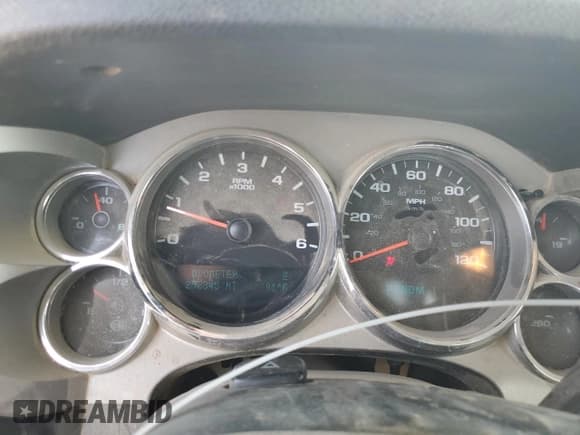 ✅ 2009 Chevrolet Silverado 2500HD LT • VIN: 1GCHK54K69F182318 • Лот: 69091705. Опубликован ранее на Copart с пробегом 252 345 миль. Бесплатный доступ к архиву аукционных продаж из США и подробный отчёт об истории автомобиля на DreamBid. Изображение 9.