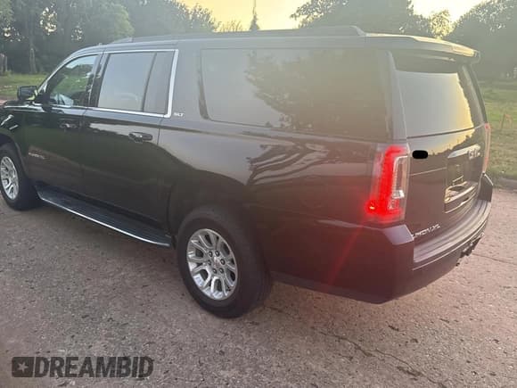 ✅ 2020 GMC Yukon XL SLT • VIN: 1GKS2GKC5LR263656 • Lot: 62224145. Listed on Copart with 126,664 mi. Free auction sales archive from the USA and detailed vehicle history report at DreamBid. Image 3.
