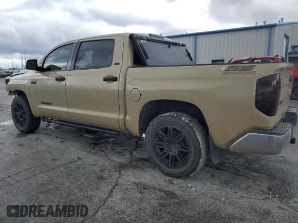 ✅ 2017 Toyota Tundra SR5 • VIN: 5TFDW5F15HX662978 • Лот: 84483965. Опубликован ранее на Copart с пробегом 201 312 миль. Бесплатный доступ к архиву аукционных продаж из США и подробный отчёт об истории автомобиля на DreamBid. Изображение 2.