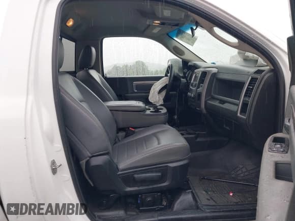 ✅ 2018 Ram 2500 Tradesman • VIN: 3C6MR5AL8JG378889 • Лот: 42515651. Опубликован ранее на IAAI с пробегом 187 834 миль. Бесплатный доступ к архиву аукционных продаж из США и подробный отчёт об истории автомобиля на DreamBid. Изображение 5.