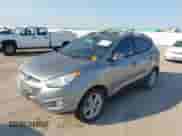 2013 Hyundai Tucson GLS z VIN KM8JU3AC4DU653198, wystawiony jako IAAI lot #42942159 z przebiegiem 212 645 mil mil oraz . Historia ofert i sprzedaży dostępna na DreamBid. Obrazek 2.