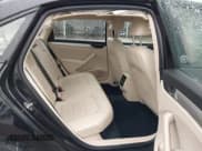 ✅ 2019 Volkswagen Passat Wolfsburg Edition • VIN: 1VWLA7A3XKC005667 • Lot: 42193490. Wystawiony na IAAI z przebiegiem 96 640 mil. Bezpłatny archiwum sprzedaży aukcyjnych z USA i szczegółowy raport historii pojazdu na DreamBid. Zdjęcie 8.