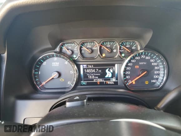 ✅ 2018 Chevrolet Suburban LT • VIN: 1GNSKHKCXJR369817 • Lot: 68497994. Wystawiony na Copart z przebiegiem 271 509 mil. Bezpłatny archiwum sprzedaży aukcyjnych z USA i szczegółowy raport historii pojazdu na DreamBid. Zdjęcie 9.