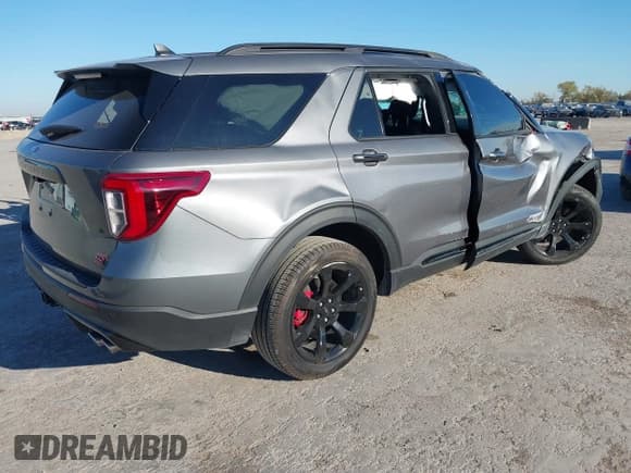 ✅ 2023 Ford Explorer ST • VIN: 1FM5K8GCXPGC06468 • Lot: 40992414. Wystawiony na IAAI z przebiegiem 8 678 mil. Bezpłatny archiwum sprzedaży aukcyjnych z USA i szczegółowy raport historii pojazdu na DreamBid. Zdjęcie 4.