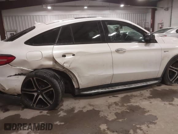 ✅ 2018 Mercedes-Benz GLE 43 AMG • VIN: 4JGED6EB5JA122951 • Lot: 41278039. Wystawiony na IAAI z przebiegiem 60 972 mil. Bezpłatny archiwum sprzedaży aukcyjnych z USA i szczegółowy raport historii pojazdu na DreamBid. Zdjęcie 12.