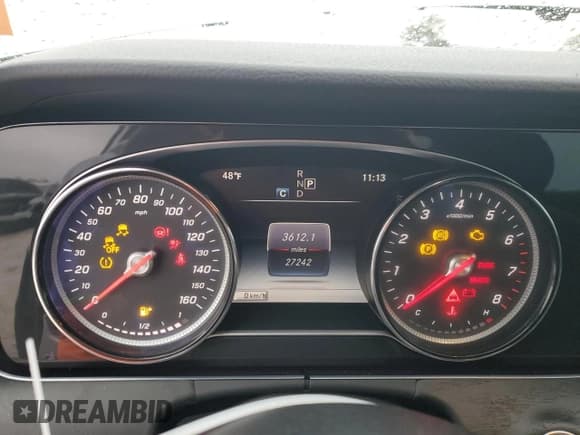 ✅ 2019 Mercedes-Benz E 450 • VIN: WDDZF6JBXKA490748 • Lot: 90539375. Wystawiony na Copart z przebiegiem 27 242 mil. Bezpłatny archiwum sprzedaży aukcyjnych z USA i szczegółowy raport historii pojazdu na DreamBid. Zdjęcie 9.