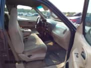 ✅ 1999 Ford F-150 • VIN: 1FTRX17W8XNA98372 • Lot: 43110673. Wystawiony na IAAI z przebiegiem Nie podano. Bezpłatny archiwum sprzedaży aukcyjnych z USA i szczegółowy raport historii pojazdu na DreamBid. Zdjęcie 5.