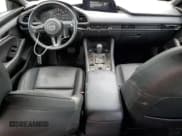 ✅ 2025 Mazda 3 S Preferred • VIN: JM1BPALM9S1758912 • Lot: 63060145. Wystawiony na Copart z przebiegiem 13 436 mil. Bezpłatny archiwum sprzedaży aukcyjnych z USA i szczegółowy raport historii pojazdu na DreamBid. Zdjęcie 8.