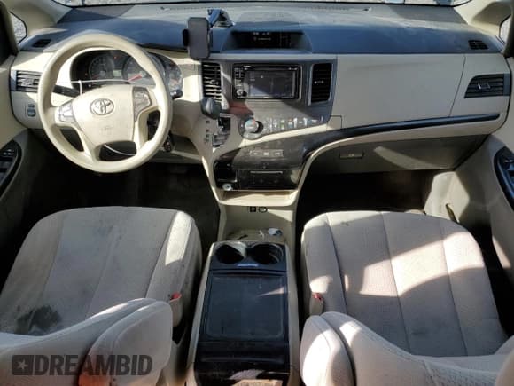 ✅ 2013 Toyota Sienna LE • VIN: 5TDJK3DC8DS053519 • Лот: 86544555. Опубликован ранее на Copart с пробегом 214 498 миль. Бесплатный доступ к архиву аукционных продаж из США и подробный отчёт об истории автомобиля на DreamBid. Изображение 8.