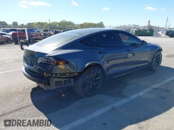 ✅ 2022 Tesla Model S • VIN: 5YJSA1E59NF477454 • Lot: 43486190. Wystawiony na IAAI z przebiegiem 22 594 mil. Bezpłatny archiwum sprzedaży aukcyjnych z USA i szczegółowy raport historii pojazdu na DreamBid. Zdjęcie 4.