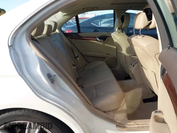 ✅ 2011 Mercedes-Benz C 300 Sport • VIN: WDDGF5EB3BA509135 • Lot: 43668244. Listed on IAAI with 87,271 mi. Free auction sales archive from the USA and detailed vehicle history report at DreamBid. Image 8.