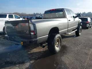 2003 Dodge 3500 ST z VIN 3D7LU38C33G833685, wystawiony jako IAAI lot #41317915 z przebiegiem 117 260 mil mil oraz . Historia ofert i sprzedaży dostępna na DreamBid. Obrazek 4.