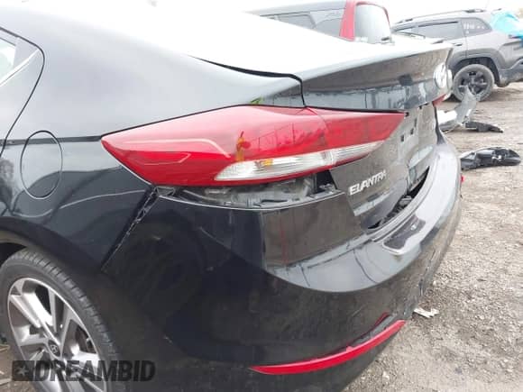 2017 Hyundai Elantra SE z VIN 5NPD84LF1HH127971, wystawiony jako IAAI lot #43460523 z przebiegiem 144 237 mil mil oraz . Historia ofert i sprzedaży dostępna na DreamBid. Obrazek 19.