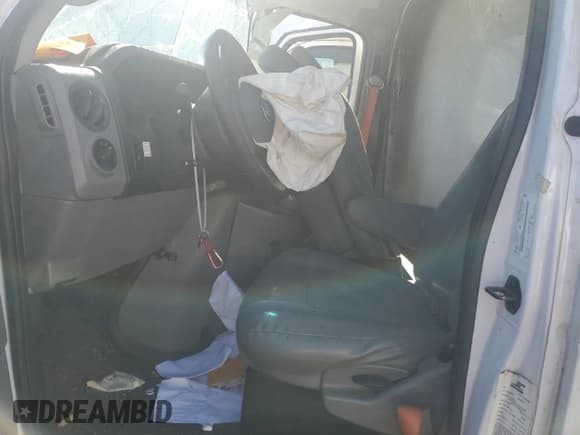 ✅ 2013 Ford Econoline Commercial • VIN: 1FDWE3FL4DDB20456 • Lot: 88486825. Wystawiony na Copart z przebiegiem Nie podano. Bezpłatny archiwum sprzedaży aukcyjnych z USA i szczegółowy raport historii pojazdu na DreamBid. Zdjęcie 7.