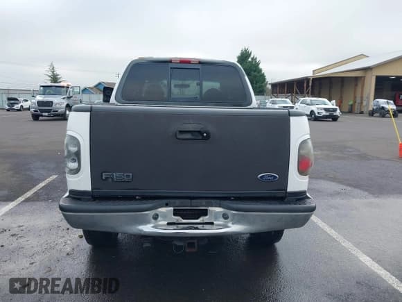 ✅ 2001 Ford F-150 XLT • VIN: 1FTRW08W11KD99683 • Lot: 41329500. Listed on IAAI with 218,080 mi. Free auction sales archive from the USA and detailed vehicle history report at DreamBid. Image 16.