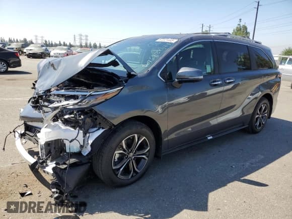 ✅ 2025 Toyota Sienna Platinum • VIN: 5TDESKFC7SS201911 • Lot: 67221445. Listed on Copart with 1,090 mi. Free auction sales archive from the USA and detailed vehicle history report at DreamBid. Image 1.