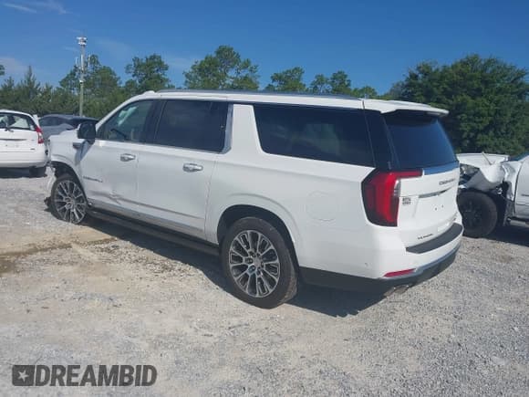 ✅ 2025 GMC Yukon XL Denali • VIN: 1GKS2JRL4SR282118 • Lot: 42568428. Listed on IAAI with 2,227 mi. Free auction sales archive from the USA and detailed vehicle history report at DreamBid. Image 3.