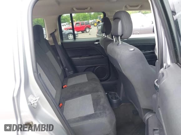 ✅ 2017 Jeep Patriot Sport SE • VIN: 1C4NJRBB8HD122051 • Lot: 42274843. Listed on IAAI with 63,122 mi. Free auction sales archive from the USA and detailed vehicle history report at DreamBid. Image 8.