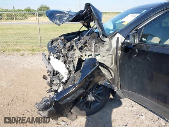 ✅ 2023 Chevrolet Traverse LS • VIN: 1GNERFKW5PJ321043 • Lot: 43370186. Wystawiony na IAAI z przebiegiem 32 386 mil. Bezpłatny archiwum sprzedaży aukcyjnych z USA i szczegółowy raport historii pojazdu na DreamBid. Zdjęcie 6.