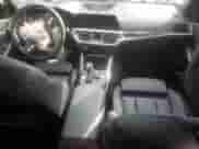 2019 BMW 3 Series 330i xDrive z VIN 3MW5R7J50K8A05297, wystawiony jako Copart lot #81021675 z przebiegiem Nie podano mil oraz Nie do naprawy • Non repairable. Historia ofert i sprzedaży dostępna na DreamBid. Obrazek 8.