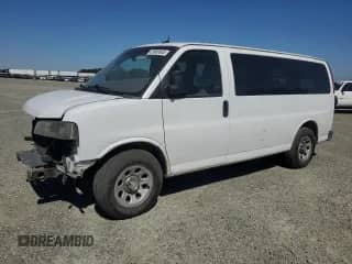 2014 Chevrolet Express Passenger 1LT z VIN 1GNSGCF43E1130315, wystawiony jako Copart lot #69969665 z przebiegiem 148 721 mil mil oraz Szkoda całkowita • Salvage title. Historia ofert i sprzedaży dostępna na DreamBid. Obrazek 1.