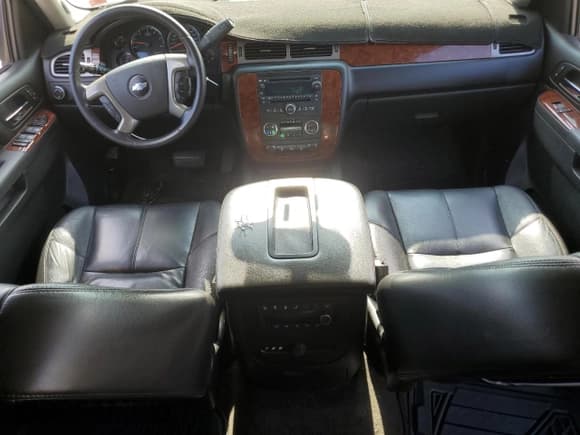 ✅ 2013 Chevrolet Suburban LT • VIN: 1GNSKJE76DR102183 • Lot: 56272494. Wystawiony na Copart z przebiegiem 122 679 mil. Bezpłatny archiwum sprzedaży aukcyjnych z USA i szczegółowy raport historii pojazdu na DreamBid. Zdjęcie 8.