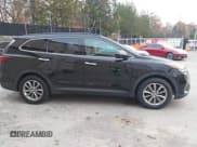 ✅ 2017 Hyundai Santa Fe SE • VIN: KM8SMDHF2HU236582 • Lot: 43593810. Wystawiony na IAAI z przebiegiem 193 175 mil. Bezpłatny archiwum sprzedaży aukcyjnych z USA i szczegółowy raport historii pojazdu na DreamBid. Zdjęcie 13.