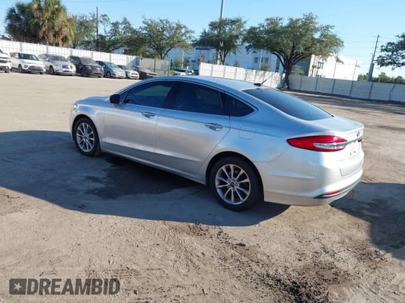 ✅ 2017 Ford Fusion SE • VIN: 3FA6P0HD1HR159933 • Lot: 43715662. Wystawiony na IAAI z przebiegiem 205 279 mil. Bezpłatny archiwum sprzedaży aukcyjnych z USA i szczegółowy raport historii pojazdu na DreamBid. Zdjęcie 3.