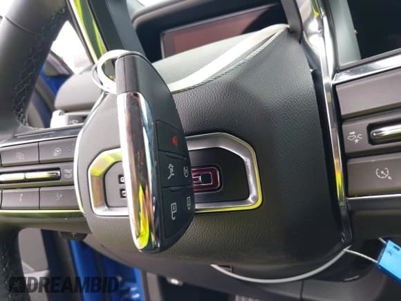 ✅ 2025 GMC Terrain AWD Elevation • VIN: 3GKALUEG8SL205195 • Lot: 42081269. Listed on IAAI with 1,660 mi. Free auction sales archive from the USA and detailed vehicle history report at DreamBid. Image 11.