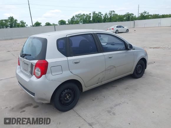 ✅ 2009 Chevrolet Aveo 1LT • VIN: KL1TD66E89B305116 • Lot: 42145793. Wystawiony na IAAI z przebiegiem 83 691 mil. Bezpłatny archiwum sprzedaży aukcyjnych z USA i szczegółowy raport historii pojazdu na DreamBid. Zdjęcie 4.