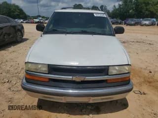 ✅ 2001 Chevrolet Blazer LT • VIN: 1GNCS13W912139912 • Lot: 65794445. Wystawiony na Copart z przebiegiem 355 378 mil. Bezpłatny archiwum sprzedaży aukcyjnych z USA i szczegółowy raport historii pojazdu na DreamBid. Zdjęcie 5.