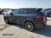 ✅ 2016 Porsche Cayenne S • VIN: WP1AB2A22GLA95100 • Lot: 71469495. Wystawiony na Copart z przebiegiem 146 677 mil. Bezpłatny archiwum sprzedaży aukcyjnych z USA i szczegółowy raport historii pojazdu na DreamBid. Zdjęcie 2.