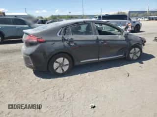 2020 Hyundai Ioniq SE с VIN KMHC75LC1LU227251, выставлен на аукционе Copart как лот 71763064 с пробегом 25 004 миль миль и Списание • Salvage title. История ставок и продаж доступна на DreamBid. Изображение 3.