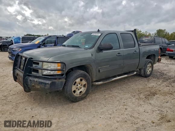 ✅ 2011 Chevrolet Silverado 1500 LT • VIN: 3GCPKSE38BG306613 • Лот: 94283355. Опубликован ранее на Copart с пробегом 215 193 миль. Бесплатный доступ к архиву аукционных продаж из США и подробный отчёт об истории автомобиля на DreamBid. Изображение 1.