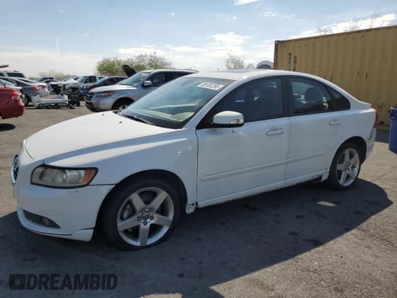✅ 2008 Volvo S40 2.4L • VIN: YV1MS390782365608 • Lot: 69782395. Listed on Copart with 107,044 mi. Free auction sales archive from the USA and detailed vehicle history report at DreamBid. Image 1.