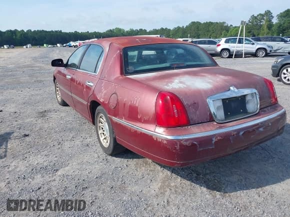 ✅ 1998 Lincoln Town Car Signature • VIN: 1LNFM82W8WY688852 • Lot: 42365729. Listed on IAAI with 194,232 mi. Free auction sales archive from the USA and detailed vehicle history report at DreamBid. Image 3.