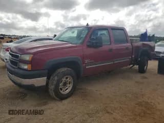 ✅ 2006 Chevrolet Silverado 2500HD Work Truck • VIN: 1GCHC23DX6F189962 • Лот: 79092674. Опубликован ранее на Copart с пробегом 198 332 миль. Бесплатный доступ к архиву аукционных продаж из США и подробный отчёт об истории автомобиля на DreamBid. Изображение 1.