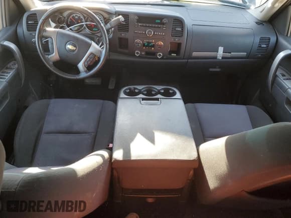 ✅ 2011 Chevrolet Silverado 1500 1HY • VIN: 3GCUCUEJ1BG121877 • Lot: 84405664. Listed on Copart with 88,304 mi. Free auction sales archive from the USA and detailed vehicle history report at DreamBid. Image 8.