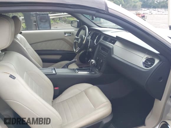 ✅ 2011 Ford Mustang V6 • VIN: 1ZVBP8EM7B5120539 • Лот: 42502299. Опубликован ранее на IAAI с пробегом 135 662 миль. Бесплатный доступ к архиву аукционных продаж из США и подробный отчёт об истории автомобиля на DreamBid. Изображение 5.