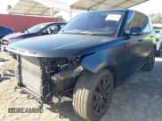 ✅ 2023 Land Rover Range Rover SE • VIN: SALKP9FU5PA039621 • Lot: 43460912. Wystawiony na IAAI z przebiegiem 41 233 mil. Bezpłatny archiwum sprzedaży aukcyjnych z USA i szczegółowy raport historii pojazdu na DreamBid. Zdjęcie 18.