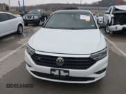 ✅ 2019 Volkswagen Jetta S • VIN: 3VWC57BU1KM172137 • Lot: 40956167. Wystawiony na IAAI z przebiegiem 110 973 mil. Bezpłatny archiwum sprzedaży aukcyjnych z USA i szczegółowy raport historii pojazdu na DreamBid. Zdjęcie 12.