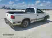 2000 Chevrolet S-10 LS with VIN 1GCCS14W9YK169476, listed as a Copart auction lot 71400374 with 290,498 mi miles and Salvage title. Bid and sale history available at DreamBid. Image 3.