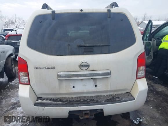 ✅ 2011 Nissan Pathfinder Silver • VIN: 5N1AR1NB0BC617793 • Lot: 43831261. Listed on IAAI with 166,614 mi. Free auction sales archive from the USA and detailed vehicle history report at DreamBid. Image 17.