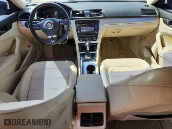 ✅ 2013 Volkswagen Passat SE • VIN: 1VWBN7A37DC103090 • Lot: 69379765. Wystawiony na Copart z przebiegiem 125 157 mil. Bezpłatny archiwum sprzedaży aukcyjnych z USA i szczegółowy raport historii pojazdu na DreamBid. Zdjęcie 8.