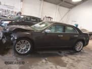 ✅ 2013 Chrysler 300 C • VIN: 2C3CCAET9DH577788 • Лот: 43437088. Опубликован ранее на IAAI с пробегом 107 497 миль. Бесплатный доступ к архиву аукционных продаж из США и подробный отчёт об истории автомобиля на DreamBid. Изображение 14.