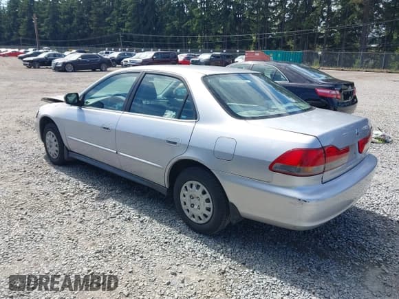 ✅ 2002 Honda Accord VP • VIN: 1HGCF86642A173265 • Lot: 43033315. Listed on IAAI with 187,894 mi. Free auction sales archive from the USA and detailed vehicle history report at DreamBid. Image 3.