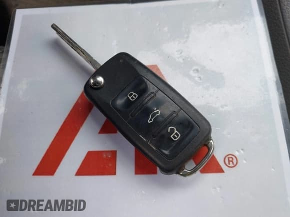 ✅ 2013 Volkswagen Passat Wolfsburg Edition • VIN: 1VWAH7A34DC105687 • Лот: 42668935. Опубликован ранее на IAAI с пробегом 146 281 миль. Бесплатный доступ к архиву аукционных продаж из США и подробный отчёт об истории автомобиля на DreamBid. Изображение 11.