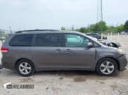 ✅ 2011 Toyota Sienna LE AAS • VIN: 5TDKK3DC8BS091026 • Лот: 42441983. Опубликован ранее на IAAI с пробегом 191 553 миль. Бесплатный доступ к архиву аукционных продаж из США и подробный отчёт об истории автомобиля на DreamBid. Изображение 13.